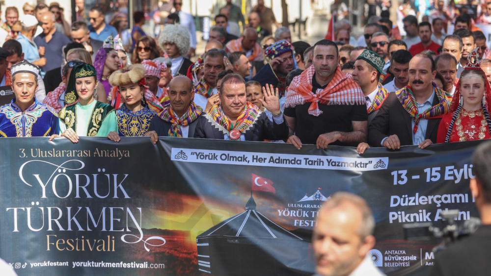 Antalya’da gerçekleşen festival Türk dünyasını birleştirdi